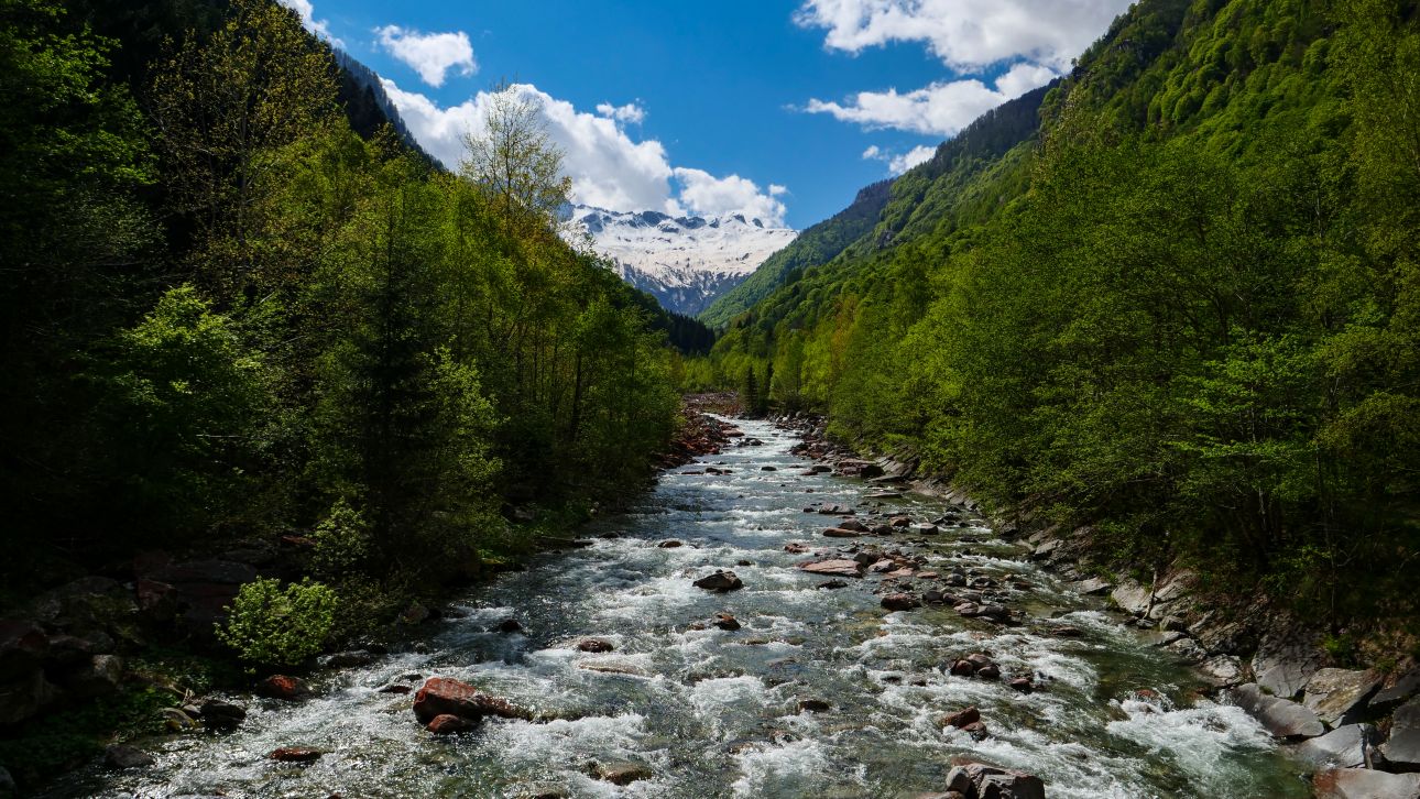 Eisige Wasserschlösser in einer wärmeren Welt beobachten und verstehen